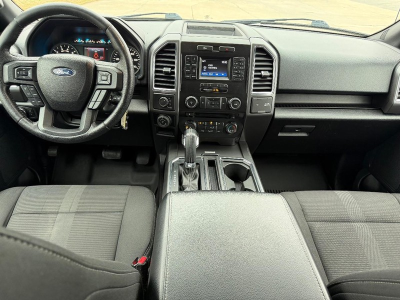 Ford F-150 Vehicle Full-screen Gallery Image 8