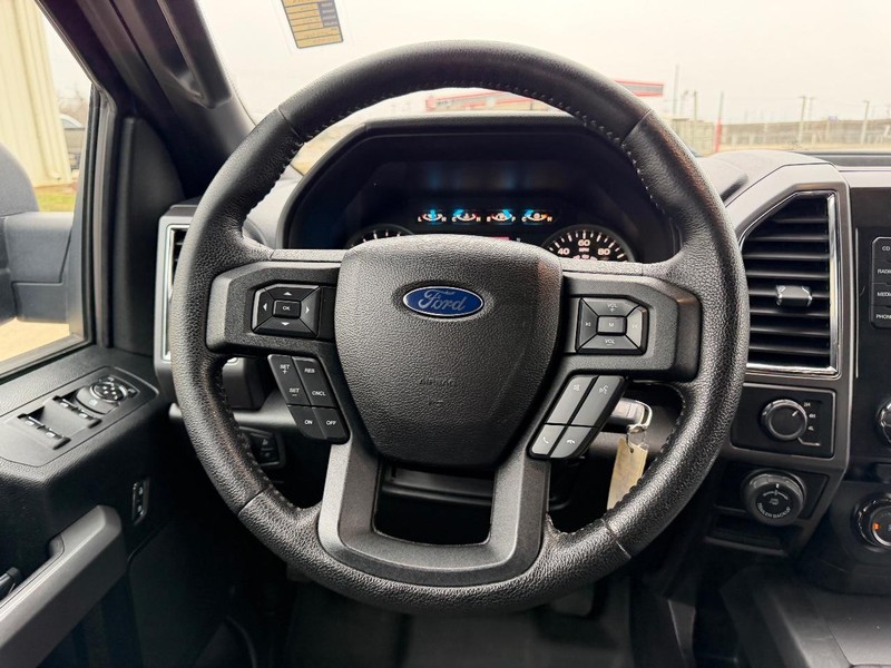 Ford F-150 Vehicle Full-screen Gallery Image 9
