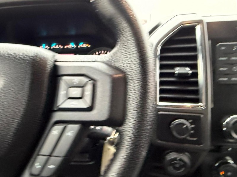 Ford F-150 Vehicle Full-screen Gallery Image 11