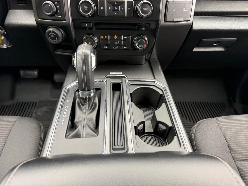 Ford F-150 Vehicle Full-screen Gallery Image 14