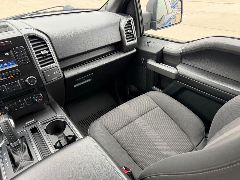 Ford F-150 Vehicle Full-screen Gallery Image 15