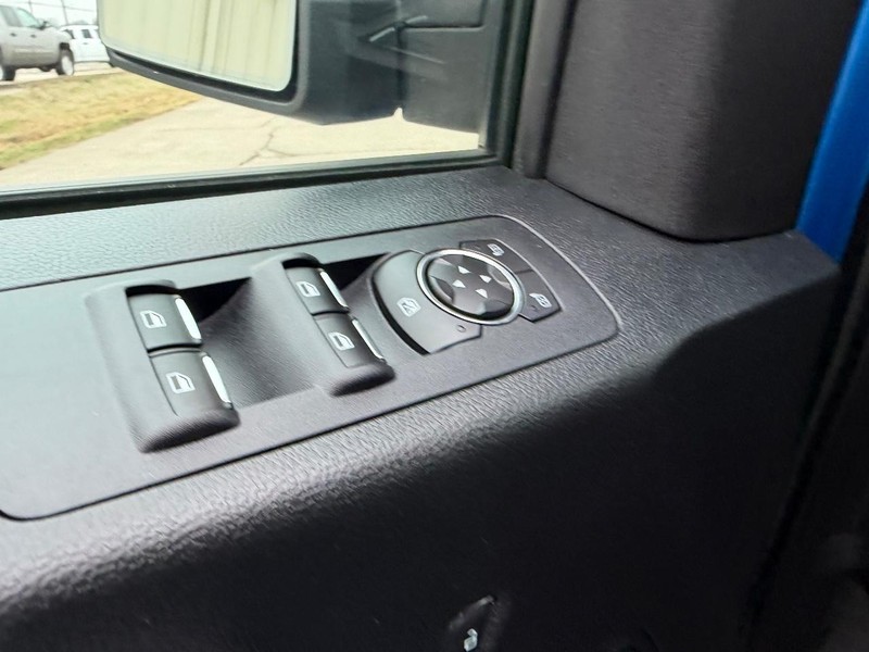 Ford F-150 Vehicle Full-screen Gallery Image 16