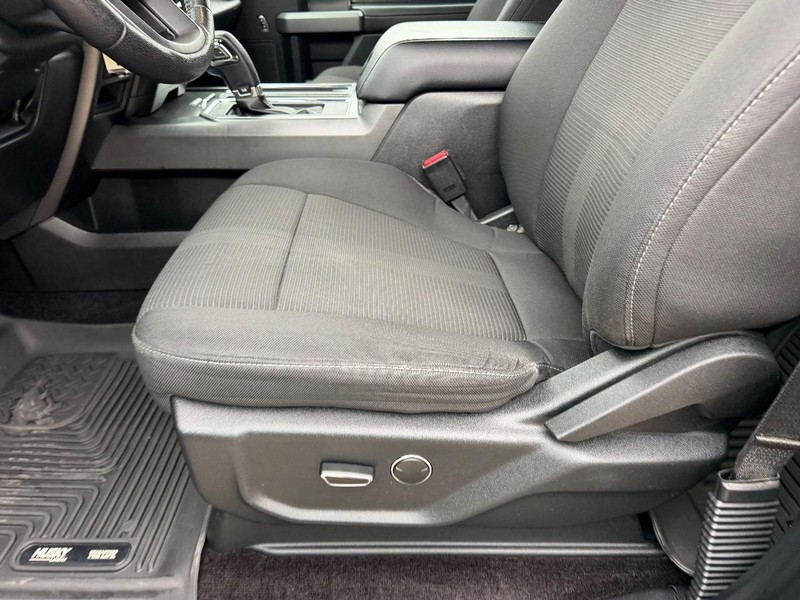 Ford F-150 Vehicle Full-screen Gallery Image 17