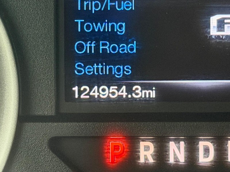 Ford F-150 Vehicle Full-screen Gallery Image 18