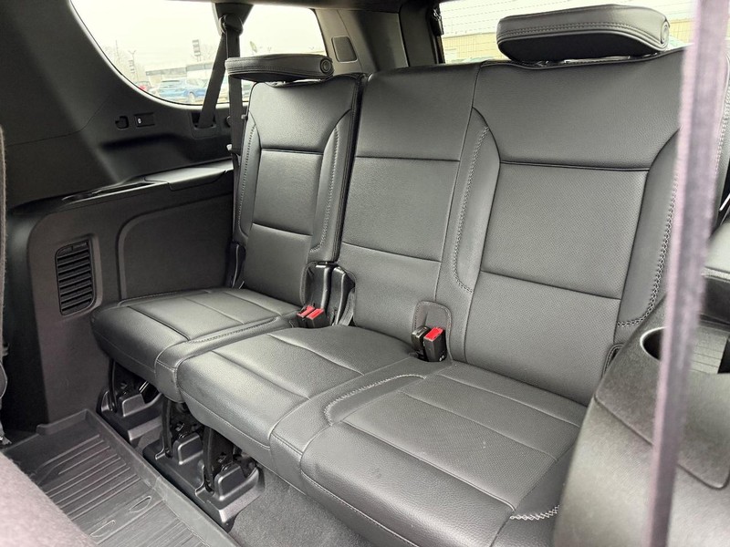 GMC Yukon XL Vehicle Full-screen Gallery Image 8