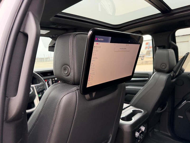 GMC Yukon XL Vehicle Full-screen Gallery Image 11