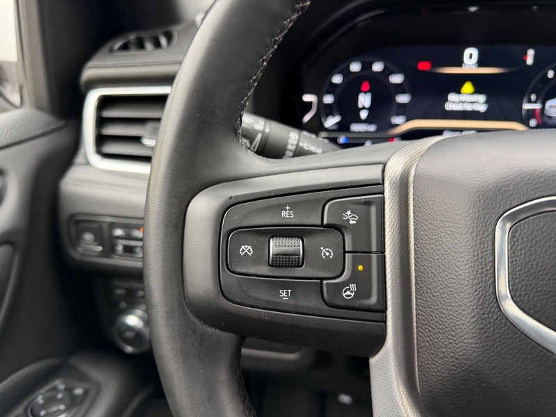 GMC Yukon XL Vehicle Full-screen Gallery Image 15