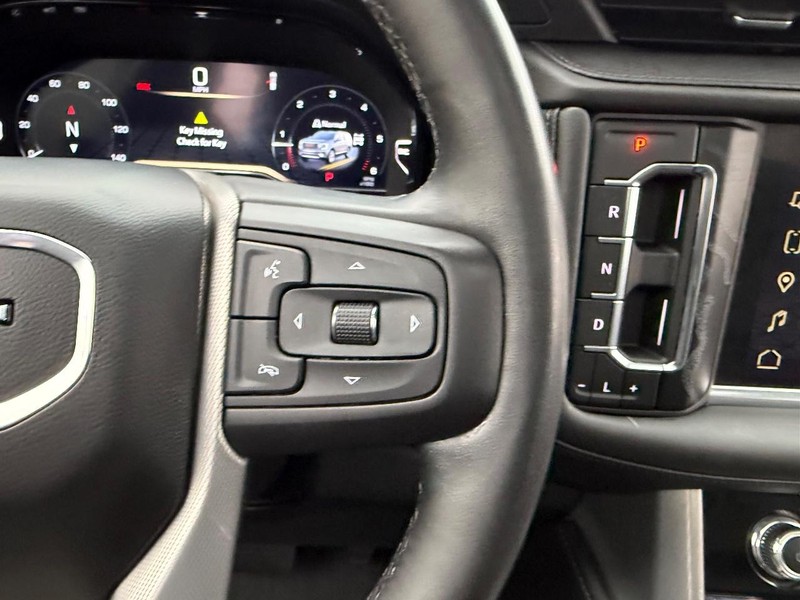 GMC Yukon XL Vehicle Full-screen Gallery Image 16