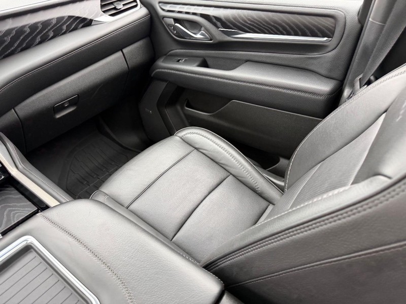 GMC Yukon XL Vehicle Full-screen Gallery Image 20