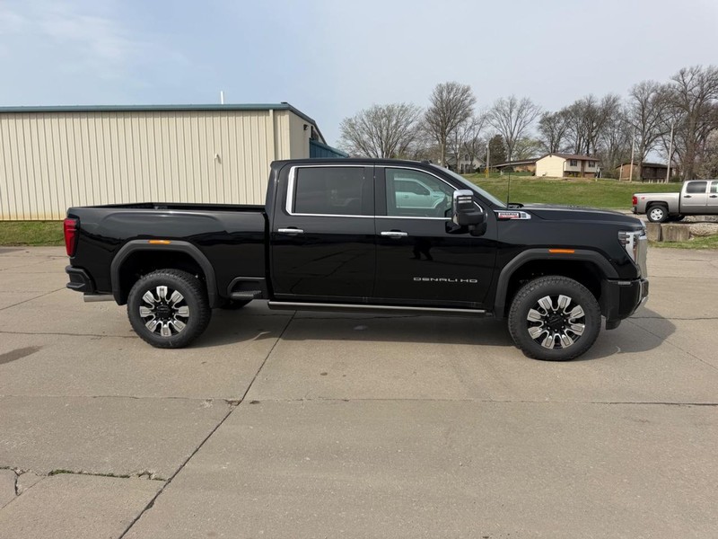 GMC Sierra 3500HD Vehicle Full-screen Gallery Image 2