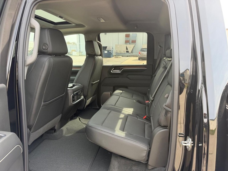 GMC Sierra 3500HD Vehicle Full-screen Gallery Image 7