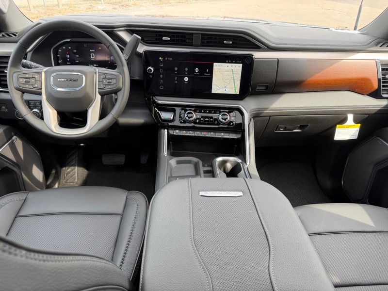 GMC Sierra 3500HD Vehicle Full-screen Gallery Image 8