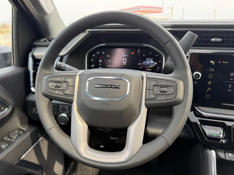 GMC Sierra 3500HD Vehicle Full-screen Gallery Image 10