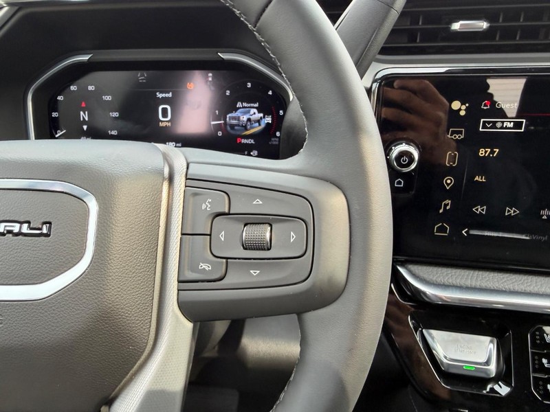 GMC Sierra 3500HD Vehicle Full-screen Gallery Image 12