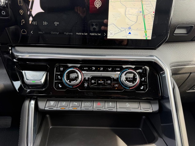 GMC Sierra 3500HD Vehicle Full-screen Gallery Image 14