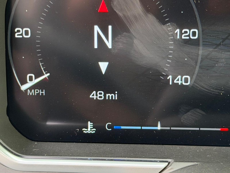 GMC Sierra 3500HD Vehicle Full-screen Gallery Image 19