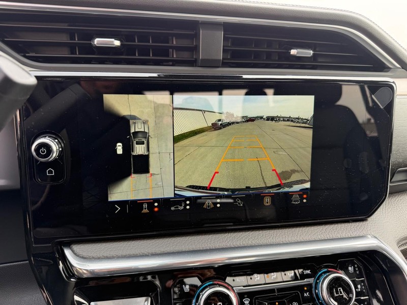 GMC Sierra 3500HD Vehicle Full-screen Gallery Image 20