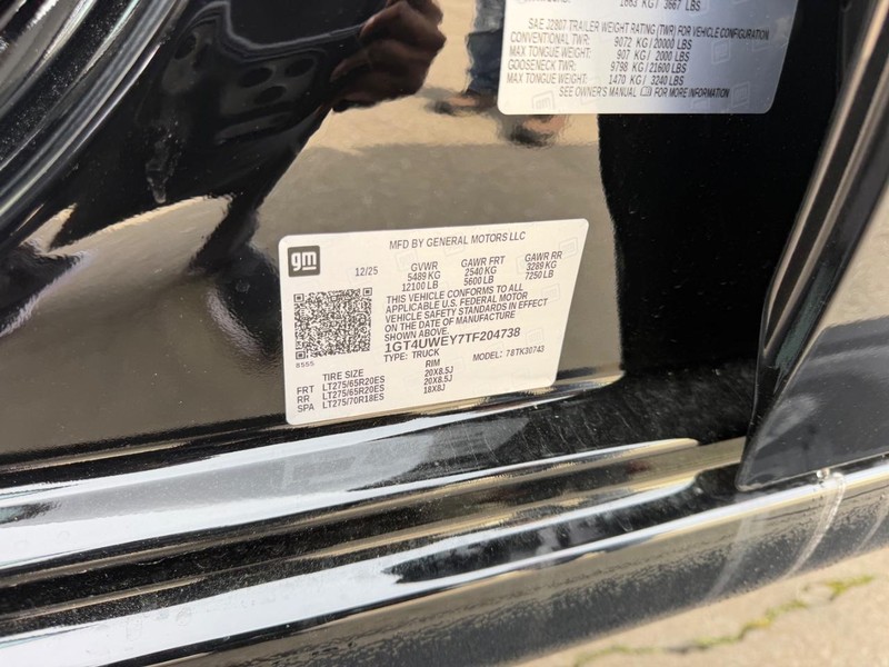 GMC Sierra 3500HD Vehicle Full-screen Gallery Image 21