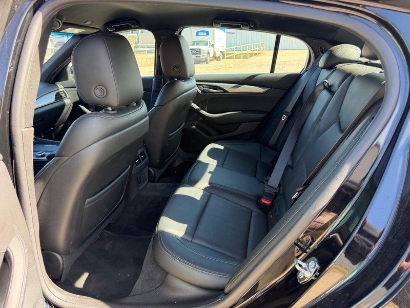 Cadillac CT5 Vehicle Full-screen Gallery Image 7