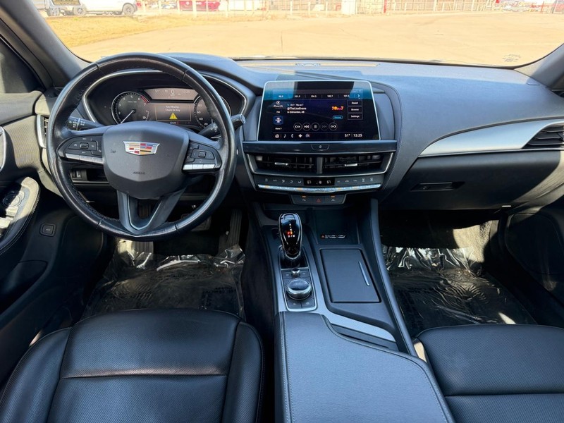 Cadillac CT5 Vehicle Full-screen Gallery Image 8