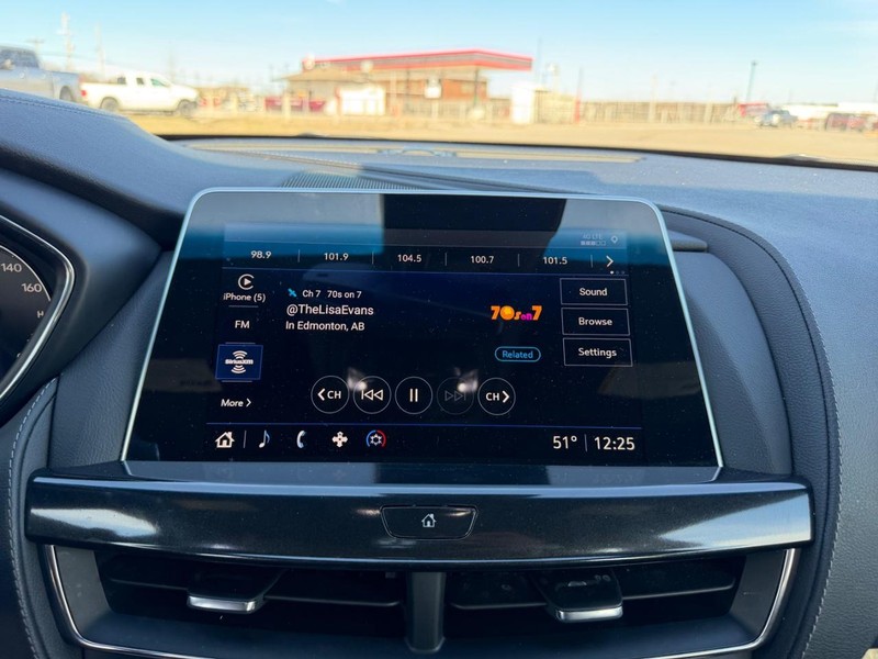 Cadillac CT5 Vehicle Full-screen Gallery Image 12