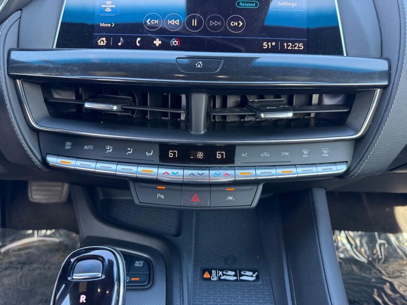 Cadillac CT5 Vehicle Full-screen Gallery Image 13