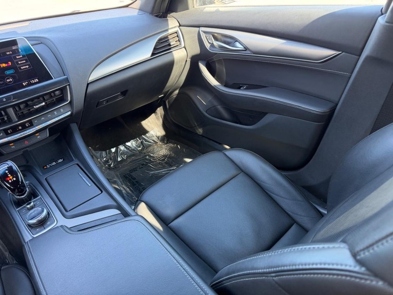 Cadillac CT5 Vehicle Full-screen Gallery Image 15