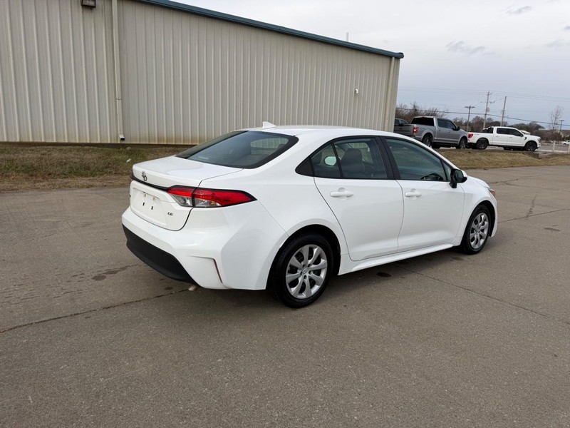 Toyota Corolla Vehicle Full-screen Gallery Image 3