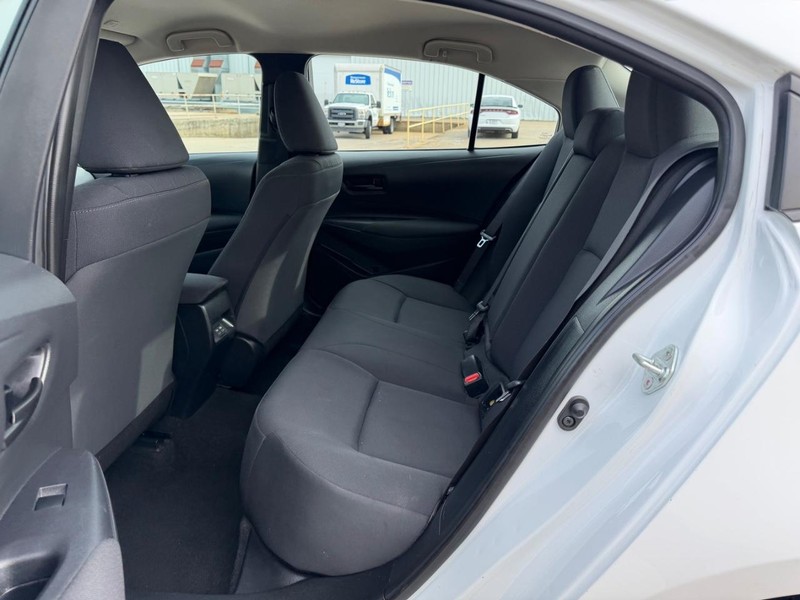 Toyota Corolla Vehicle Full-screen Gallery Image 6