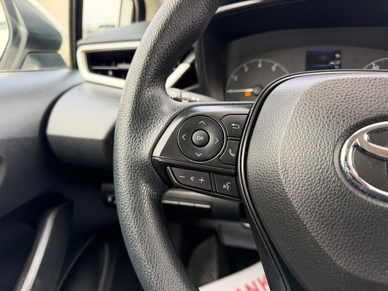 Toyota Corolla Vehicle Full-screen Gallery Image 9