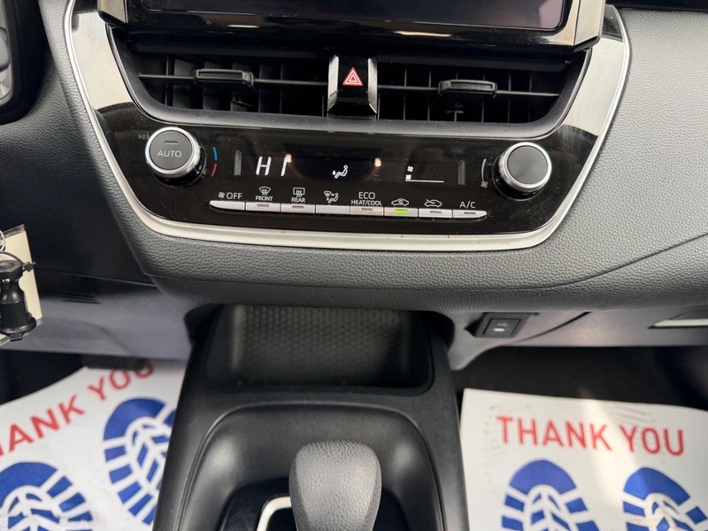 Toyota Corolla Vehicle Full-screen Gallery Image 11