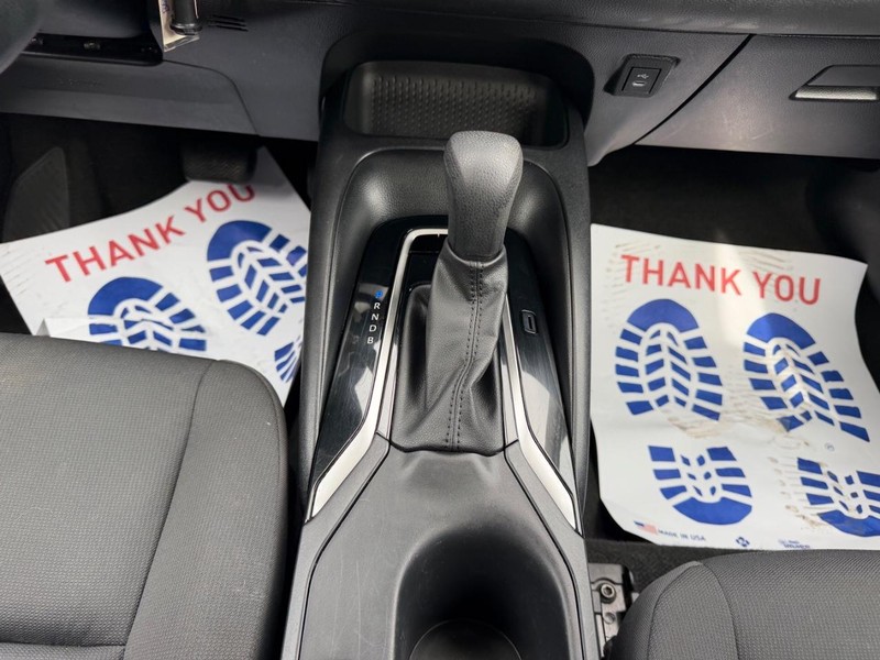 Toyota Corolla Vehicle Full-screen Gallery Image 12