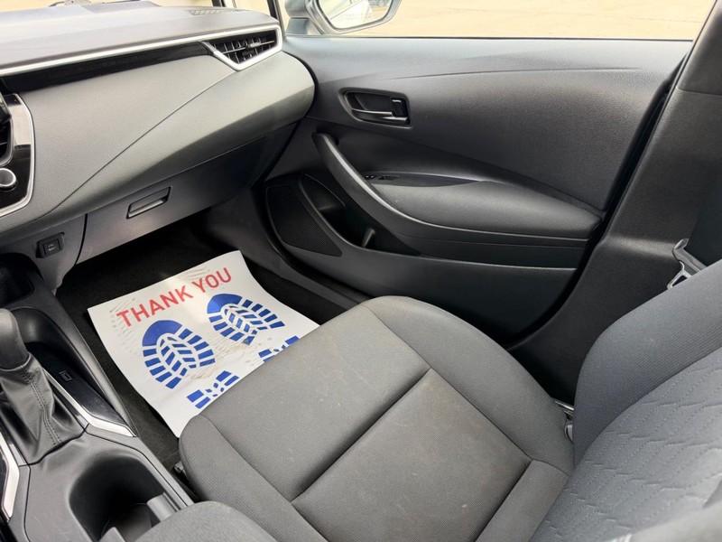 Toyota Corolla Vehicle Full-screen Gallery Image 13