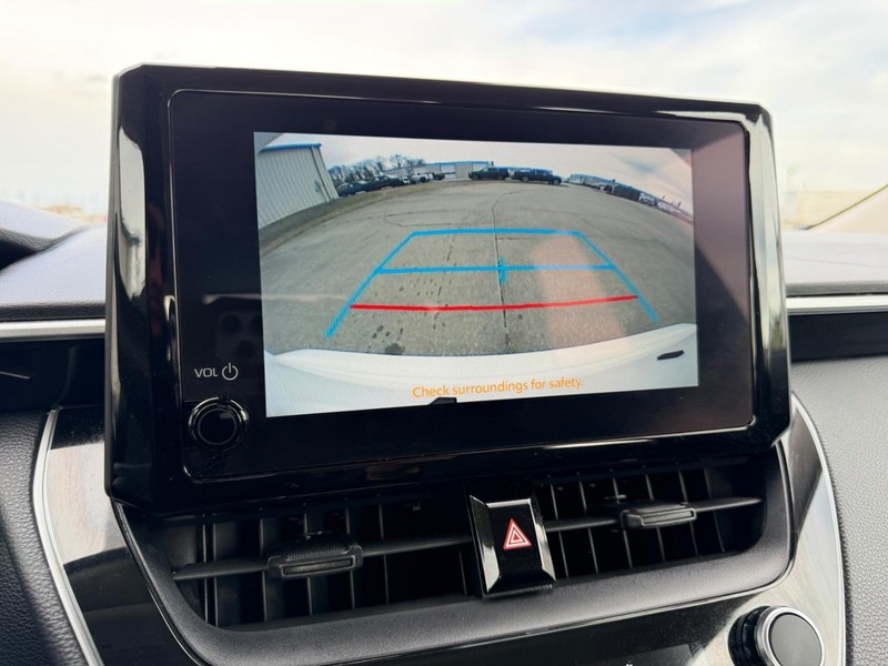 Toyota Corolla Vehicle Full-screen Gallery Image 17