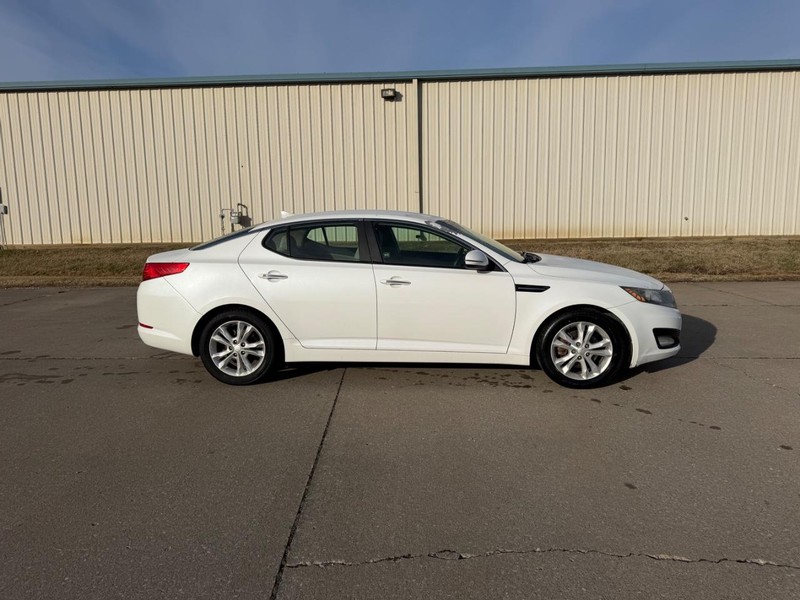 Kia Optima Vehicle Full-screen Gallery Image 2
