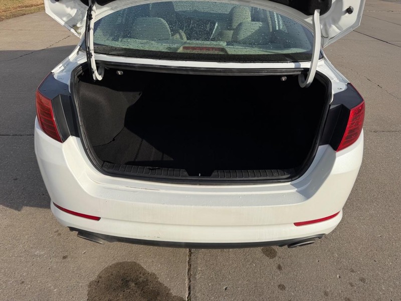 Kia Optima Vehicle Full-screen Gallery Image 5