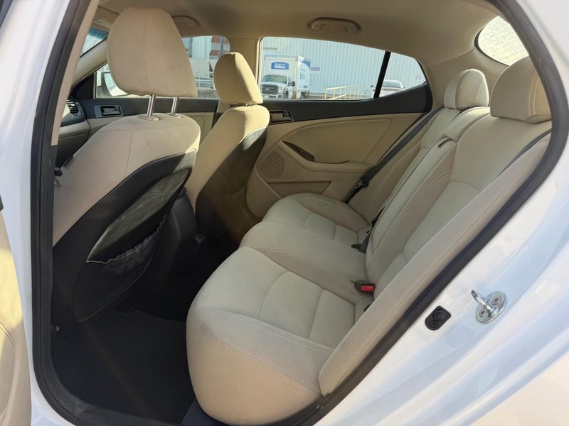 Kia Optima Vehicle Full-screen Gallery Image 7