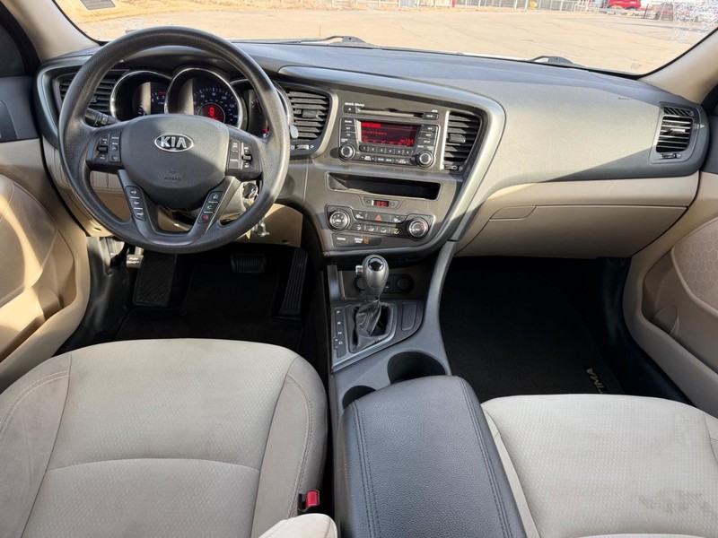 Kia Optima Vehicle Full-screen Gallery Image 8