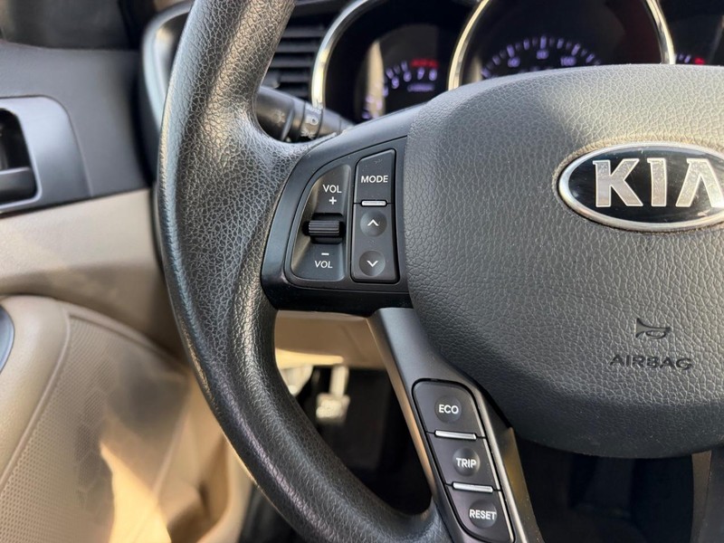 Kia Optima Vehicle Full-screen Gallery Image 10