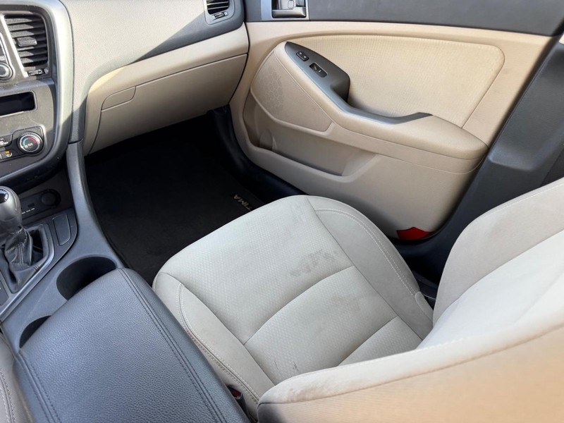 Kia Optima Vehicle Full-screen Gallery Image 15