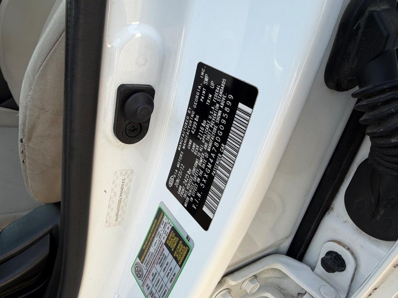 Kia Optima Vehicle Full-screen Gallery Image 19