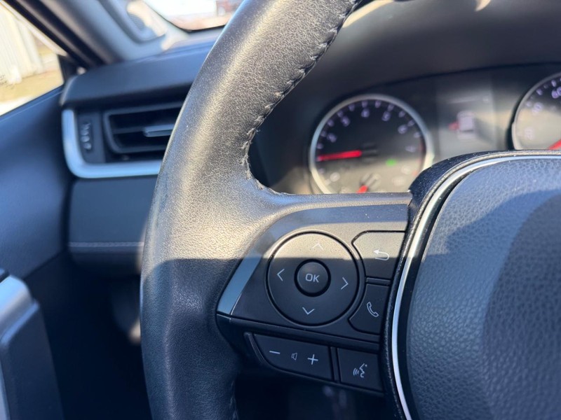 Toyota RAV4 Vehicle Full-screen Gallery Image 12