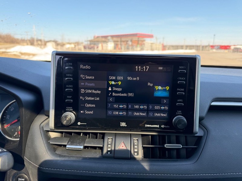 Toyota RAV4 Vehicle Full-screen Gallery Image 14