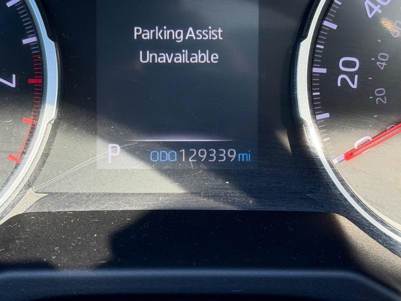 Toyota RAV4 Vehicle Full-screen Gallery Image 21