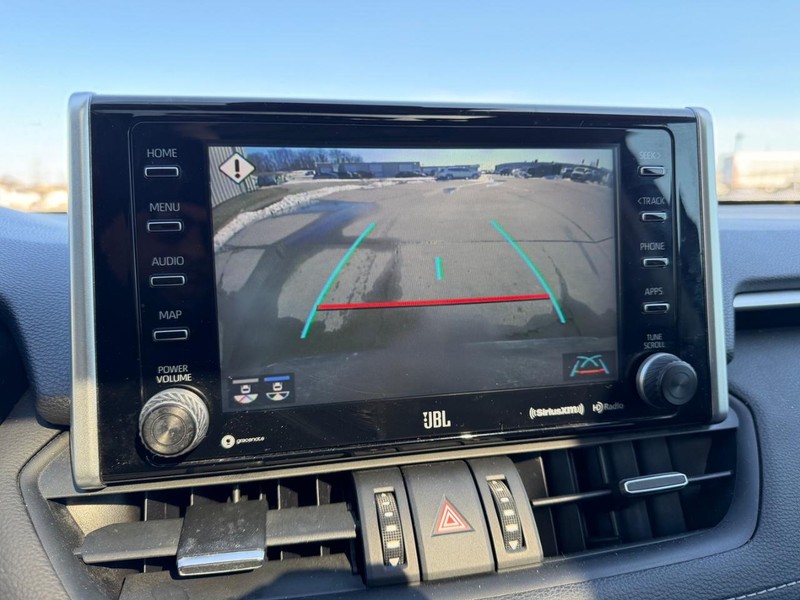 Toyota RAV4 Vehicle Full-screen Gallery Image 22