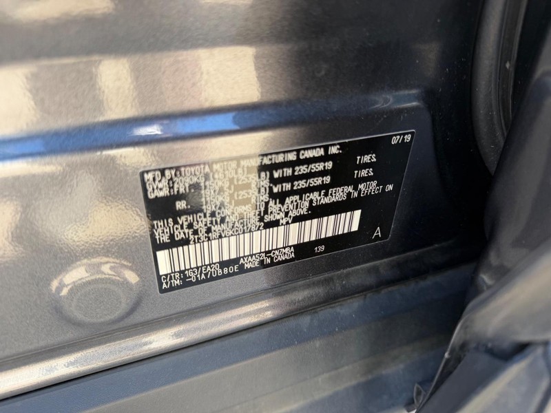 Toyota RAV4 Vehicle Full-screen Gallery Image 23