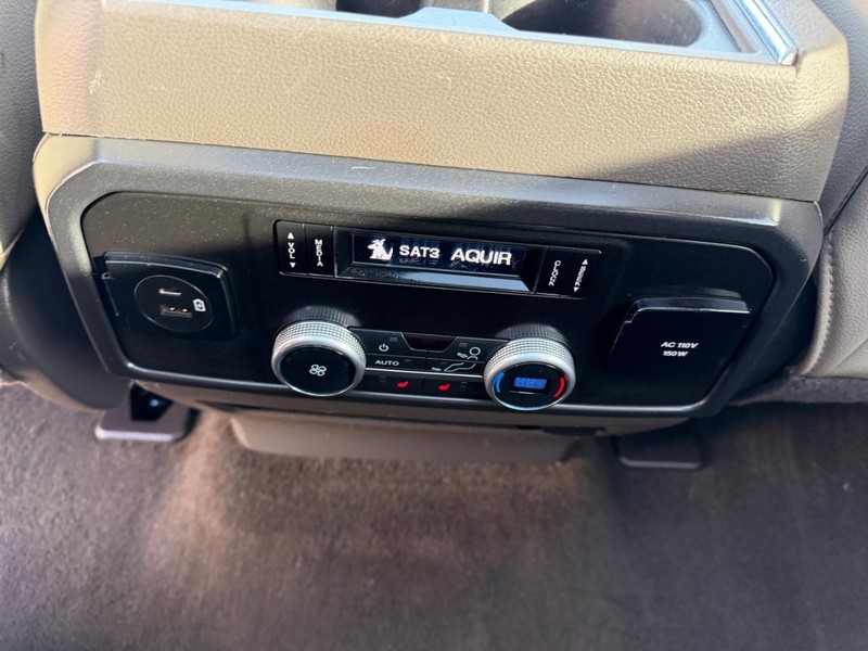 Ford Expedition Max Vehicle Full-screen Gallery Image 11