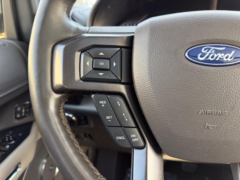 Ford Expedition Max Vehicle Full-screen Gallery Image 14