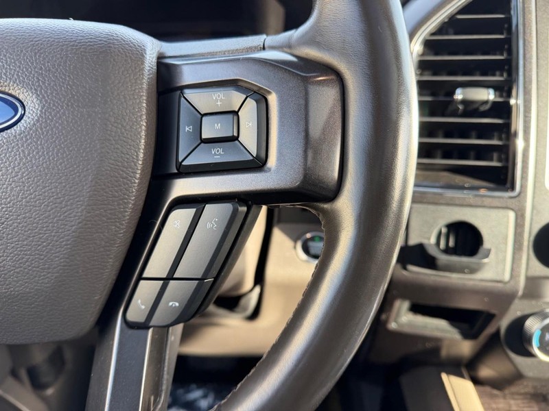 Ford Expedition Max Vehicle Full-screen Gallery Image 15