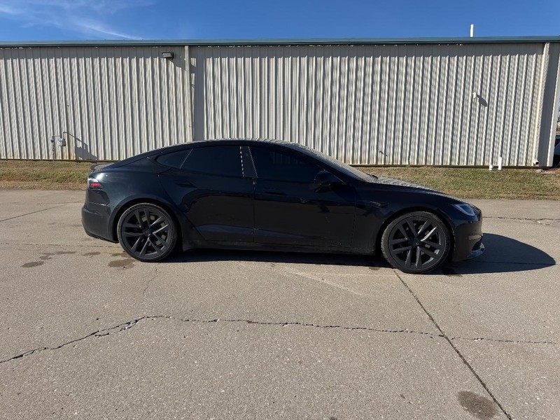 Tesla Model S Vehicle Full-screen Gallery Image 2